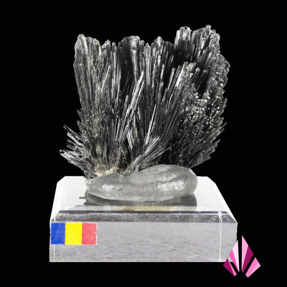 Acicular stibnite from the Cavnic mine in Romania.
