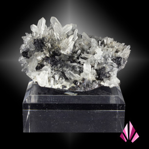 Quartz Japan-law twins, 6 twins – 9 September Mine, Madan (Bulgaria), 1997