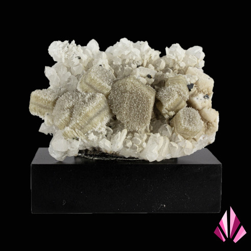 association of light grey calcite and white quartz from the 9th September Mine (Madan district, Bulgaria)