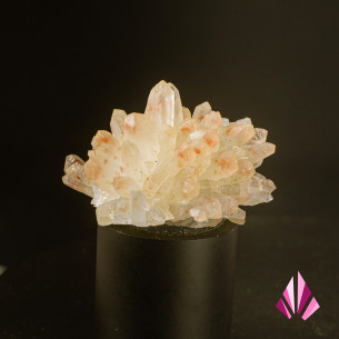 Etrange quartz avec  inclusions rouges Madan Bulgarie année 2008