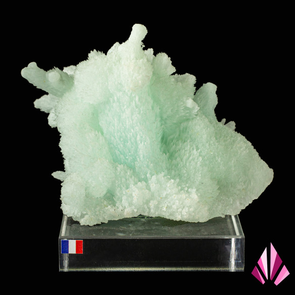 Mineral from France: Aragonite Arrigas mine.