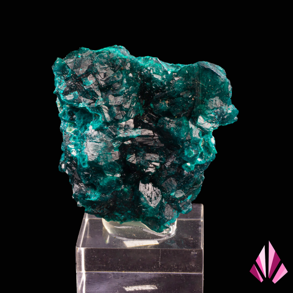 Dioptase de Mindouli, République du Congo, cristaux vert émeraude sur matrice sombre et socle en acrylique