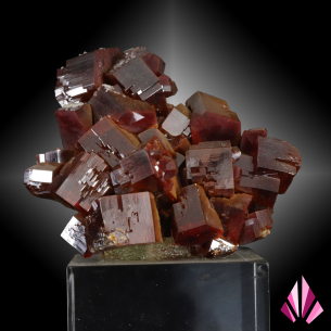 Vanadinite avec de beaux et gros cristaux rouge sombre - Mibladen, Maroc.