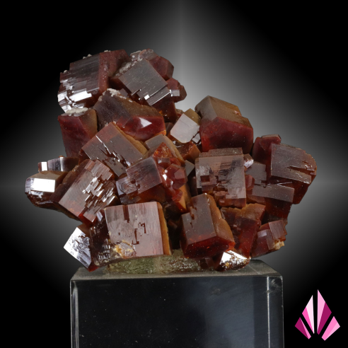 Vanadinite avec de beaux et gros cristaux rouge sombre - Mibladen, Maroc.