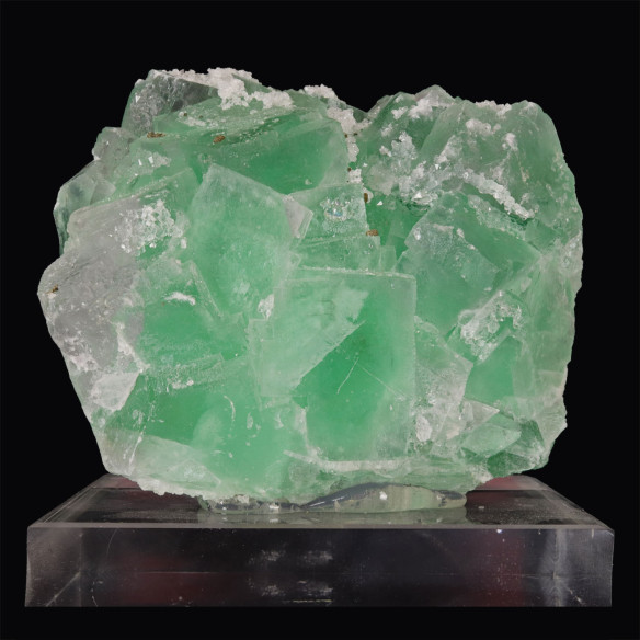 Fluorine saupoudrée de quartz (Maroc) sur socle.