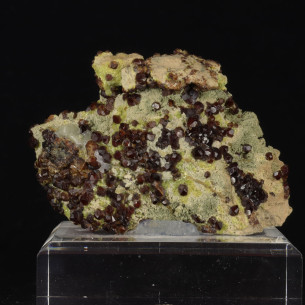 Garnets on gangue (China) 2