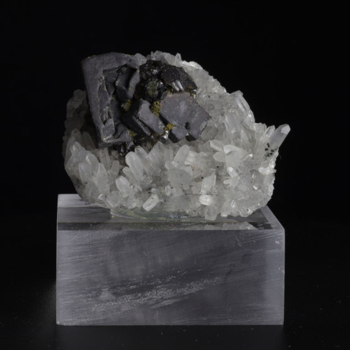 Minéraux: Galène en association avec blende, chalcopyrite, quartz
