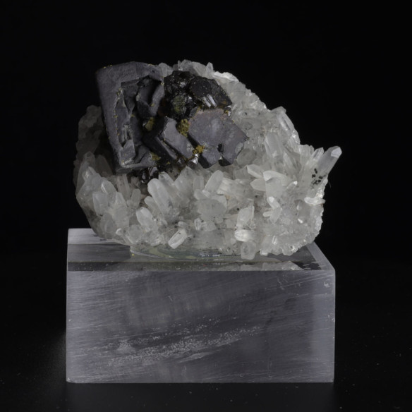 Galena in association with blende and chalcopyrite on quartz