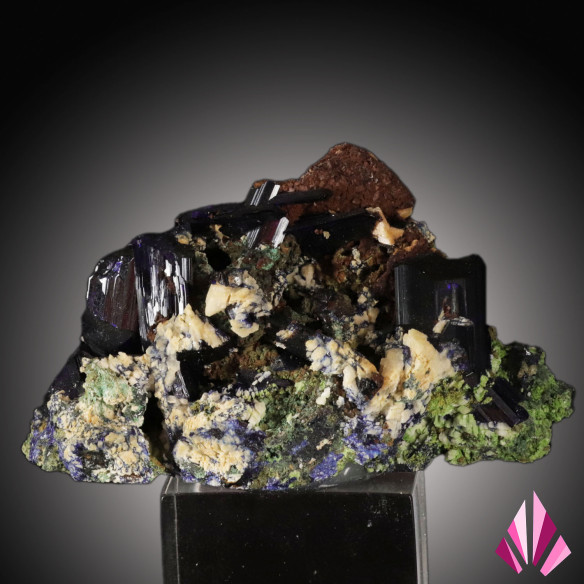 Association of azurite malachite dolomite and pyromorphite (Morocco)
