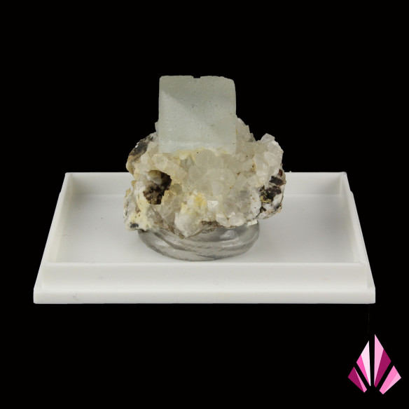 Fluorite on quartz (France)