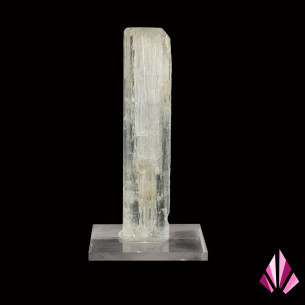 Presentation of the Aquamarine on its socle.