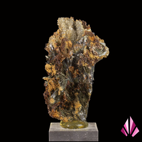 Stibine and calcite from the Cavnic mine in Romania