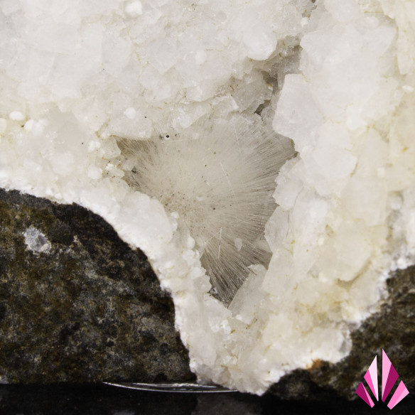 Natrolite de France enlarged