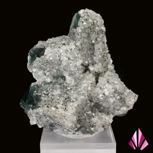 fluorine et quartz avec quelques petites pyrites sur le quartz.