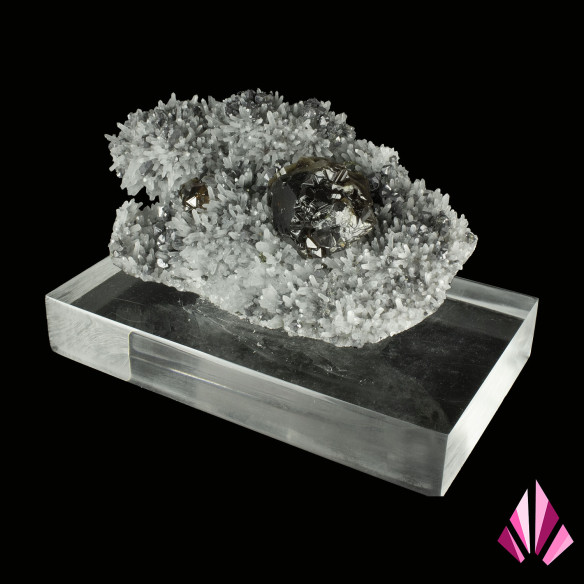 boule de cleophane (blende verte) d'environ 3cm sur quartz