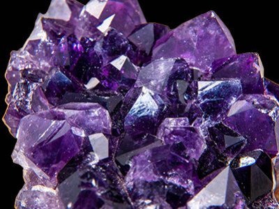 Amethyst: formation, identification and legend.